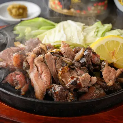 炭火で丁寧に焼き上げる!香ばしさと旨み