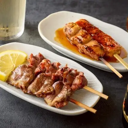 炭火で焼き上げる香ばしい焼き鳥部位ごとの旨みが魅力外は香ばしく中はジューシー