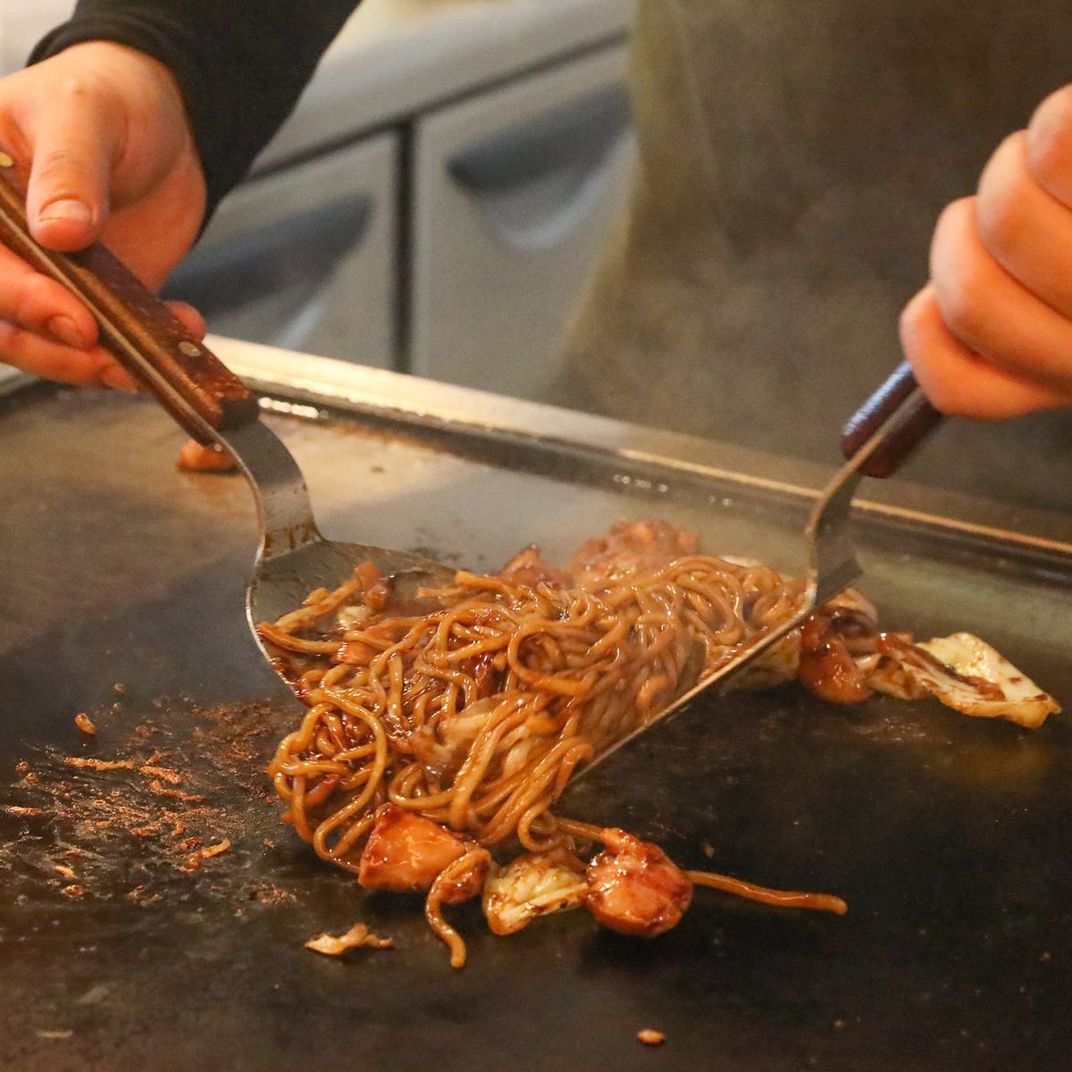 カウンター席で鉄板料理が楽しめる。お一人様も大歓迎です！！