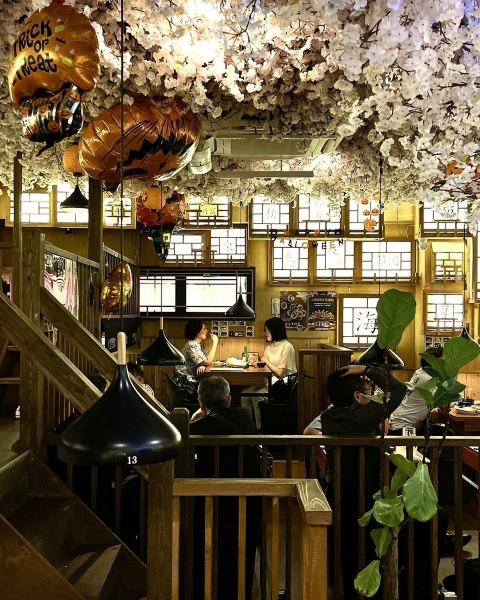 The restaurant with cherry blossoms is perfect for dates and girls' night out. You can enjoy authentic Korean taste in a stylish atmosphere.
