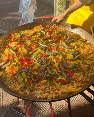 こんばんは！  ヨシハルです！！🥹
二日間の柏まつりみなさんはどうお過ごしでしたか？？
りんご飴をカジるのもよし🍎、キンキンのかき氷なんかもいいですねぇ〜🍧
そんなこんなで祭りは終盤ですがwarmthは祭りの後も朝５時まで営業しております！
みんなで後夜祭といきましょう！😍😍

それでは本日も皆様のご来店お待ちしておりま〜す！

Outdoor Chill Dining  ＷARMTH　（ウォームス）　柏 

 営業時間
ランチ[全日]  11:30〜14:30（FOOD L.O14:00） 

ディナー[平日]  18:00〜24:00 (FOOD L.O23:30） 
 [土/日/祝]  14:30～24:00◀︎new!!

ナイト[全日]  24:00～4:00◀︎new!!
 

柏市柏2-7-10-2F

04-7138-6118
Instagram→＠warmth_kashiwa
Twitter→＠Warmth2710
Facebook店舗ページ→Warmth

#WARMTH #WARMTH柏  #chill #ウォームス柏 #柏ダイニングバー  #柏まつり  #柏結婚式二次会 #柏居酒屋 #柏ランチ  #柏バル #柏誕生日 #柏サプライズ #柏駅  #柏から世界へ  #柏駅東口 #深夜営業 #柏グルメ #柏カフェ巡り #柏深夜営業 #柏食べ歩き #柏バル #柏祭り #柏東口 #柏駅ランチ #柏バー #bar #カラオケバー #カラオケ #柏カラオケ 

公式H P  https://warmth.owst.jp/
ホットペッパー https://www.hotpepper.jp/strJ001160622/

ぐるなび  https://r.gnavi.co.jp/fnwgruyp0000/
食べログ  https://tabelog.com/chiba/A1203/A120301/12041163/
レッティ https://retty.me/area/PRE12/ARE41/SUB4101/100001331110/