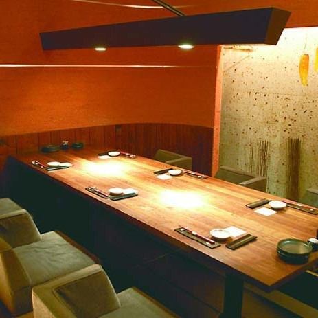 Private rooms with sofa-shaped seating chairs can be relaxed and relaxed with kotatsu.There are 8 private rooms that can accommodate from 2 to 38 people.It can be used in various situations such as entertainment, anniversary, company drinking party, gathering with friends and acquaintances.