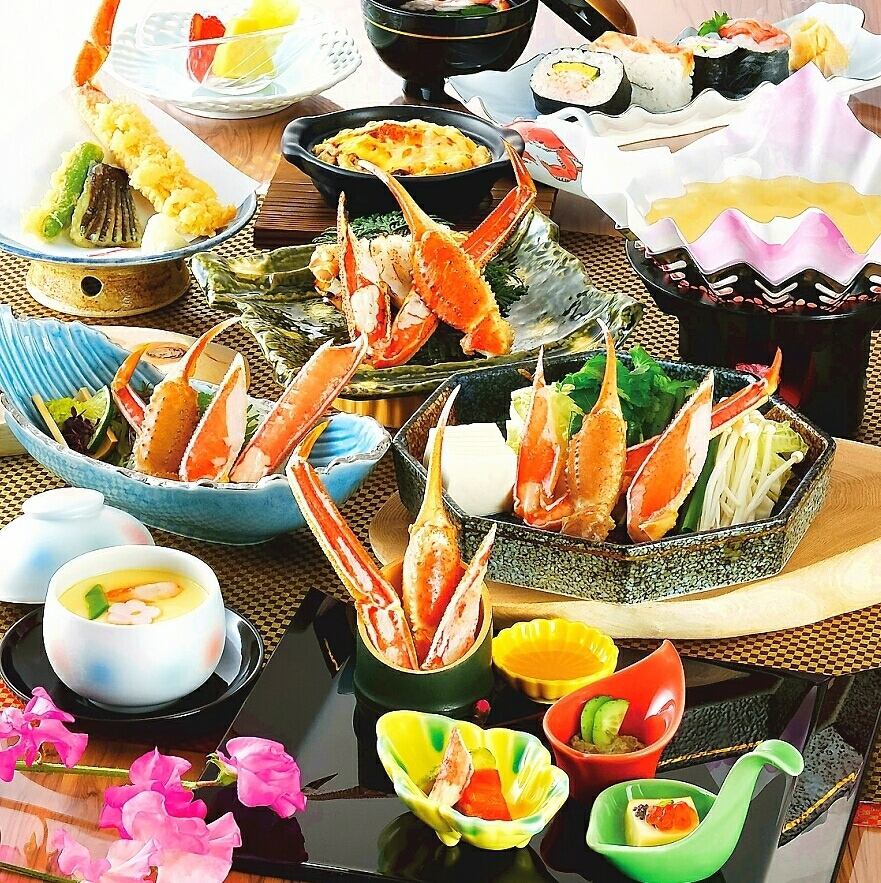 我們可承辦最多30人的宴會。我們提供下沉式暖桌和餐桌兩種座位選擇。