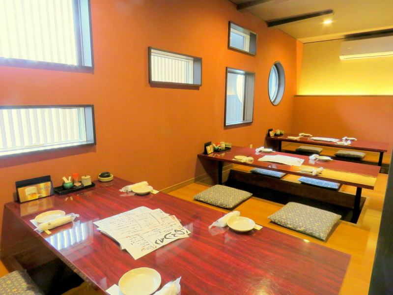 A warm interior based on warm colors.Except for the counter, all seats are in the horigotatsu private room.(maximum banquet 50 people)