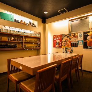 明るい店内で、和気あいあいと楽しくお食事をお楽しみいただけます！リラックスした雰囲気の中で、仲間と一緒に素敵なひとときをお過ごしください◎