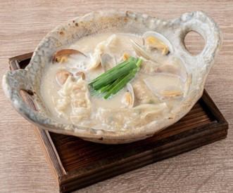Gyoza with clams cooked in white water