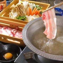 Commitment to "Okinawa Ryuko pork"! "Okinawa Ryuko pork and reduced pesticide vegetable shabu-shabu"