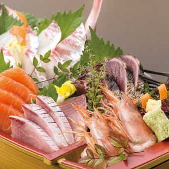 [Upgraded welcome/farewell party course] Assorted sashimi and roast beef with draft beer and all-you-can-drink for 4,980 yen