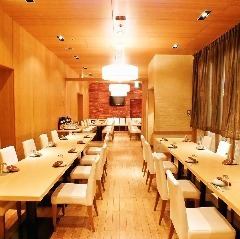 <p>【赤坂駅直結　100名宴会可能】個室12名様～ご案内致します。大型テレビ・プロジェクター・マイク等の設備も充実！歓迎会・送別会におすすめです！個室は限定3部屋のご案内となりますので、ご予約はお早めにが吉！！今なら厳選焼酎ドリンクバー付き！！予約はwebで、もしくは店舗までお気軽にお問合せ下さい。</p>