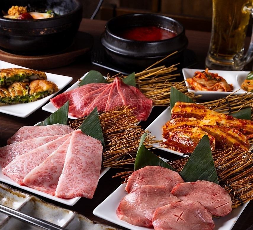 다양한 소스로 양념 한 야키니쿠가 맛있다! 호르몬이 맛있다! 수고 해바라기 국물이 맛있다!