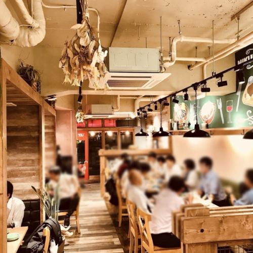 店内全席禁煙！清潔感のある店内が人気♪