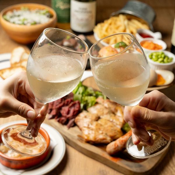 The clean interior is popular with female customers as well as couples and families. It can be used for a variety of occasions, such as company parties, girls' nights, friends, dates, and family gatherings.