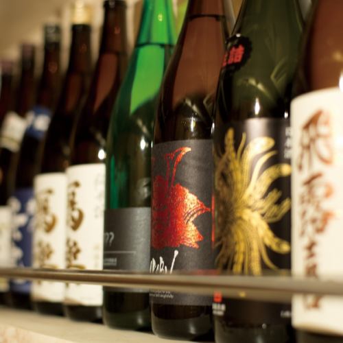 [We have a wide selection of carefully selected sake from all over Japan]