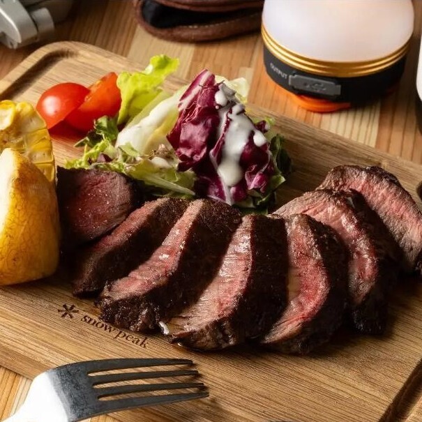 We offer generous portions of meat in our luxurious BBQ course and other courses.