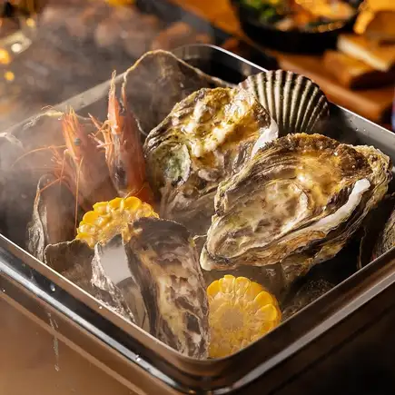 【含2小时畅饮】丰盛的冬季海鲜烧烤套餐，包含生蚝和虾！5000日元