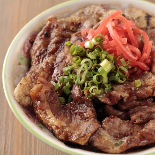 [Tokachi - Small Charcoal Grilled Pork Bowl] A masterpiece made with carefully selected ingredients from Hokkaido! Enjoy the richness and local bounty!