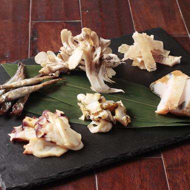 【しちりん日和】ドリンク1杯+日本酒飲み比べ3種+七輪3種盛|2,800円