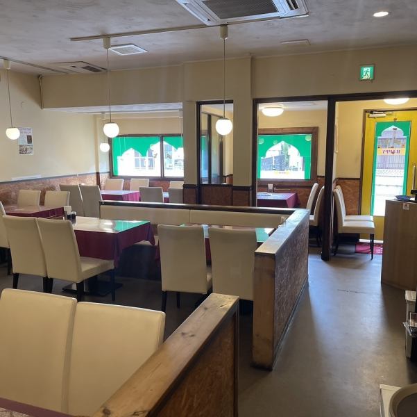 まるでリゾート!異国情緒あふれる空間で、わいわい賑やかに食べ飲み放題パーティー!SNS映え間違いなしの店内で、心ゆくまで盛り上がろう!