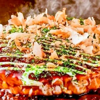 【大阪粉もん満喫セット】たこ焼き+お好み焼き+イカ焼き+サラダ+アイスの全5品2100円(税込)