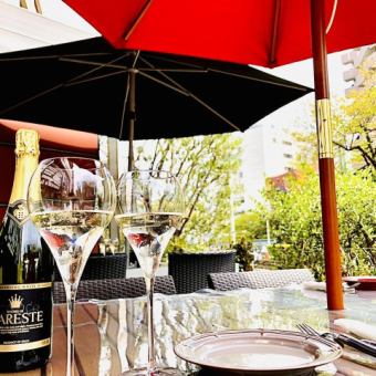 【喫煙可能★テラス席確約ランチ★￥3000★1ドリンク付プラン】名物ローストチキンなど5皿