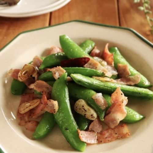 Stir-fried snap peas with bacon
