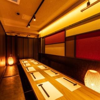 団体様でのご利用に最適な広々としてテーブル席。南越谷での各種宴会に最適です！NEWOPENを記念して、全コース1,000円引きを実施しております。お得な宴会プランは今だけ！ご予約はお早めに！宴会は3850円～