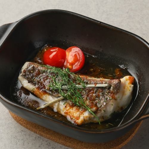 ハーブをふんだんに使用した鮮魚のオーブン焼き
