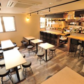 最大35名対応。フロアがちょうど正方形になるので盛り上がりやすさはばっちしです！お気軽にご相談ください。