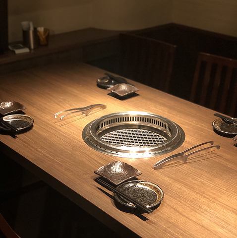 少人数でも個室のご利用ＯＫ！ゆったり焼肉を楽しみたい方や接待、宴会などにもおすすめです！プライベートな空間で周りをきにせずのんびりと語りあかしてください♪宴会におすすめコースを多数ご用意しております♪[個室　天文館　焼肉　肉　食べ放題　飲み放題　接待　誕生日　記念日　サプライズ　デート]