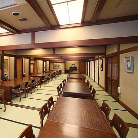 [Recommended for large banquets, etc.] Our restaurant can accommodate banquets with a large number of people.We also have plenty of courses with all-you-can-drink.It is recommended not only for memorial services and company banquets, but also for auspicious occasions and celebrations.Please enjoy your meal in a spacious space.