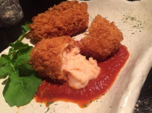 2 crab cream croquettes with falling cheeks