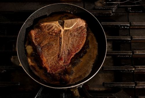 UST Bone Steak (approx. 900g)