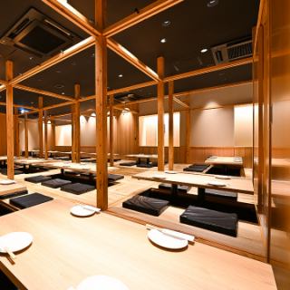 [41-56 people] The large banquet hall has movable tables so you can arrange the best seats! Perfect for company banquets, business entertainment, and welcoming/farewell parties.