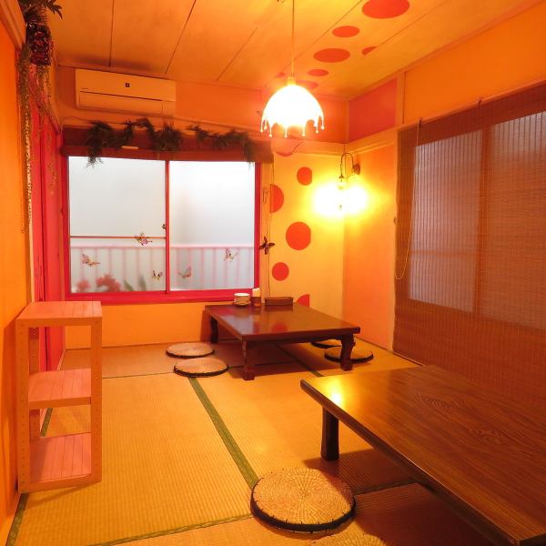 The 2nd floor parlor has 2 separate rooms partitioned by bran ♪ We connect 2 rooms and we up to 20 people OK! Spacious space of ethnic atmosphere is perfect for girls' associations and banquets ♪ I can relax and relax ☆