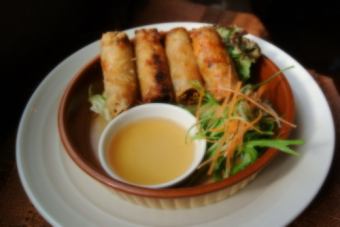 Saigon-style fried spring rolls (4)