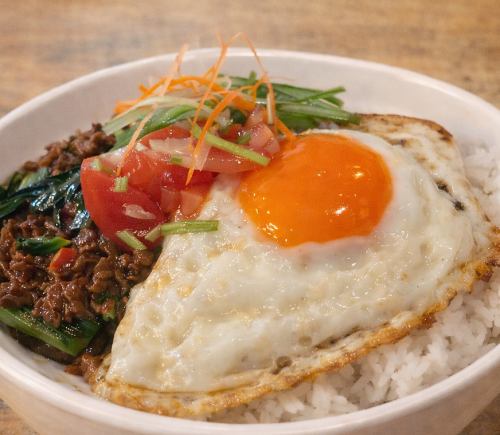 牛肉のガパオライス