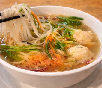 鶏つくねのフォー