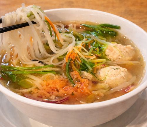 鶏つくねのフォー