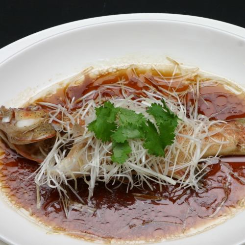 Cantonese steamed live fish