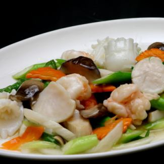 Stir-fried seasonal vegetables and 3 kinds of seafood / Stir-fried seasonal vegetables and scallops