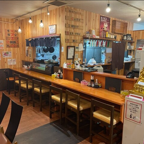 ≪気軽にカジュアルに使える居酒屋♪≫どんなシーンでも利用しやすい当店は、にぎやかで活気ある雰囲気が魅力です♪カウンター席を完備しており、おひとり様はもちろんご夫婦でのご利用にぴったり◎仕事帰りのちょい飲みや、普段使いにも最適。カジュアルな雰囲気で、心地よい会話と美味しい料理を楽しむことができます。