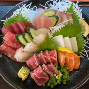 高畑駅から徒歩1分◎自慢の一品料理と豊富なお酒をリーズナブルにご提供♪