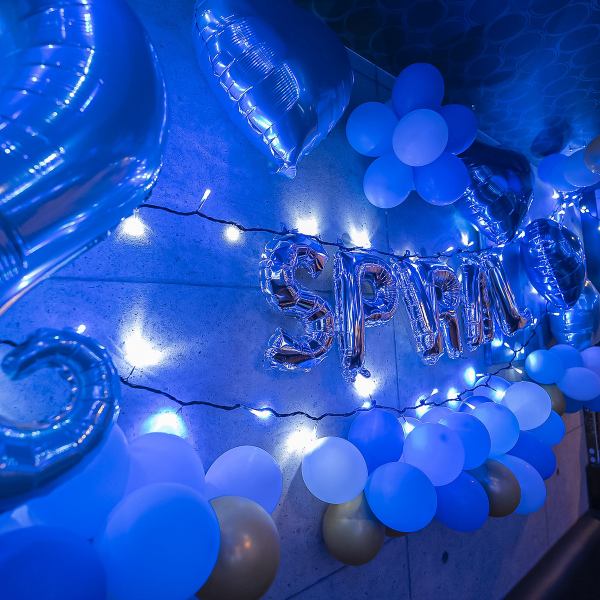 【アミューズメントバーSPIRAL】いつでもふらっとお手軽に通える、心斎橋のエンタメスポット「SPIRAL」！ダーツにカラオケ、ボードゲームなど、飲んで遊んで笑って盛り上がる“大人の遊び場”☆店内にはカウンター席とテーブル席を完備し、お一人様でのサク飲みはもちろん、グループでワイワイ楽しむご宴会にも最適◎