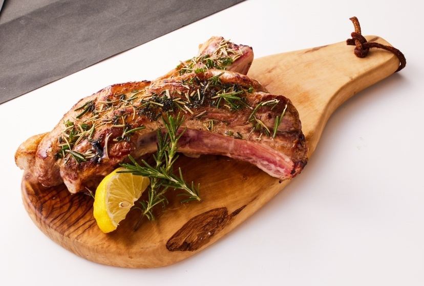 スペアリブや牛サガリステーキなどのお肉料理にもこだわり☆