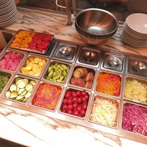 緑に囲まれた開放的な店内