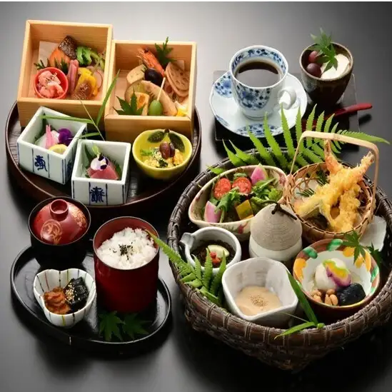 【友人や家族とのお食事に◎】落ち着いた雰囲気の中、こだわりの料理を楽しめる「磯鷸膳」