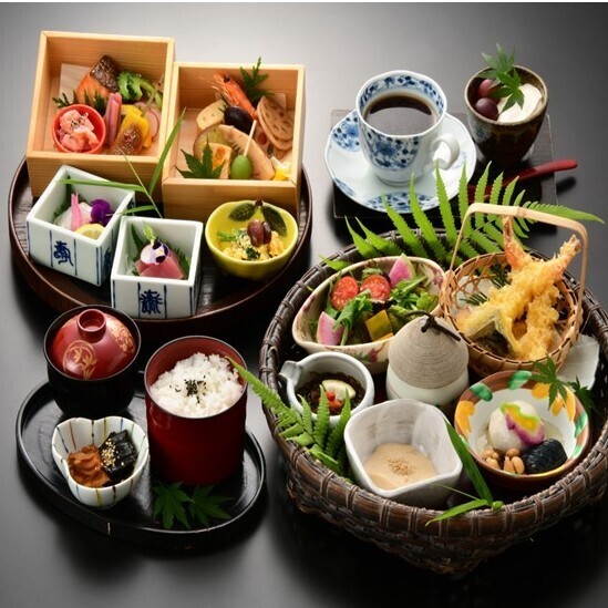 記念日や両家の顔合わせ、接待にも！会席料理は6050円～ご用意◎