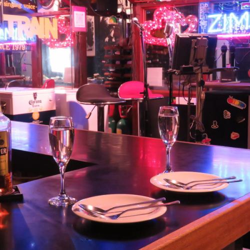 You can enjoy your meal in the glittering neon lights!