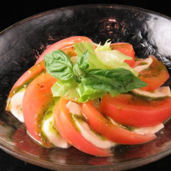 トマトとモッツァレラチーズのサラダ