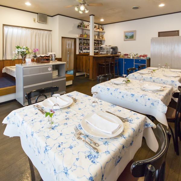 Located 8 minutes walk from Uneshiroryoumae Station on the Tetsu Kashihara Line.An authentic French restaurant like a retreat standing in a quiet residential area.Please come!